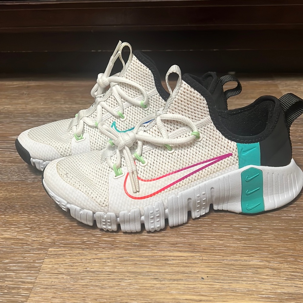 LIGHTLY WORN WOMENS NIKE METCON SIZE 8.5